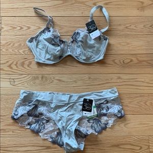 Pretty Wacoal Bra and Panties Set